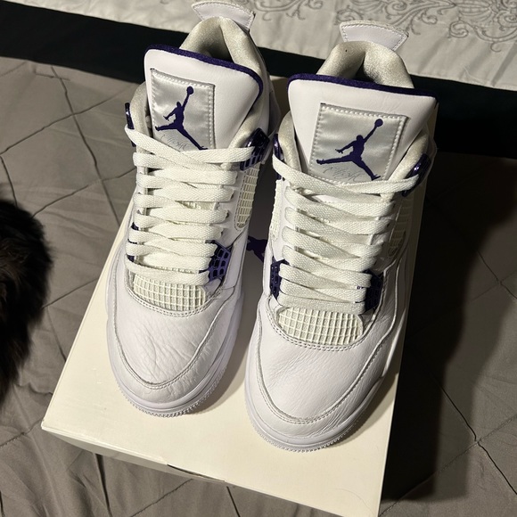 Size 7.5 - Jordan 4 Retro Metallic Pack - Court Purple 2020 - Picture 4 of 7